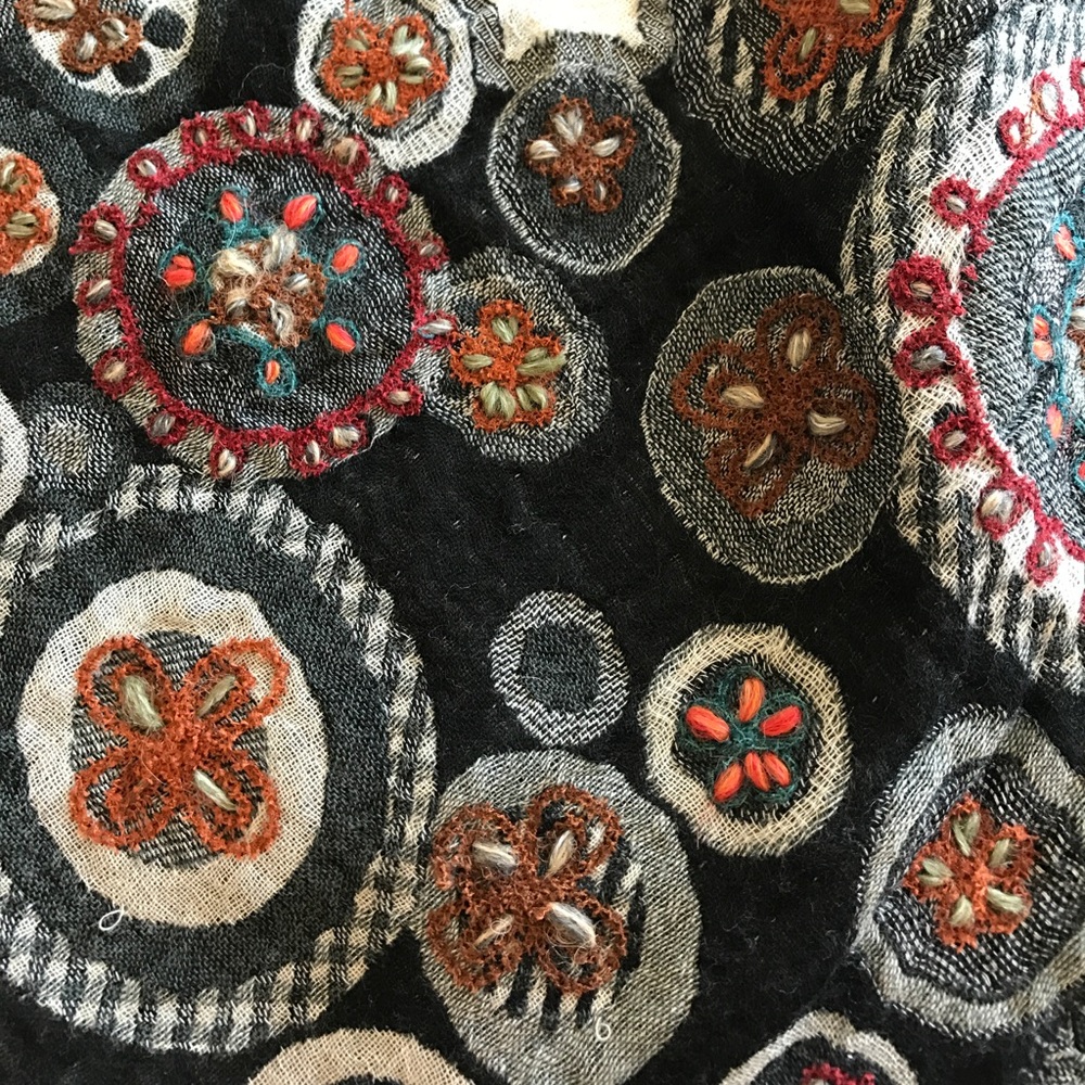 Lightweight Soft Wool Scarf - Picture 5 of 5
