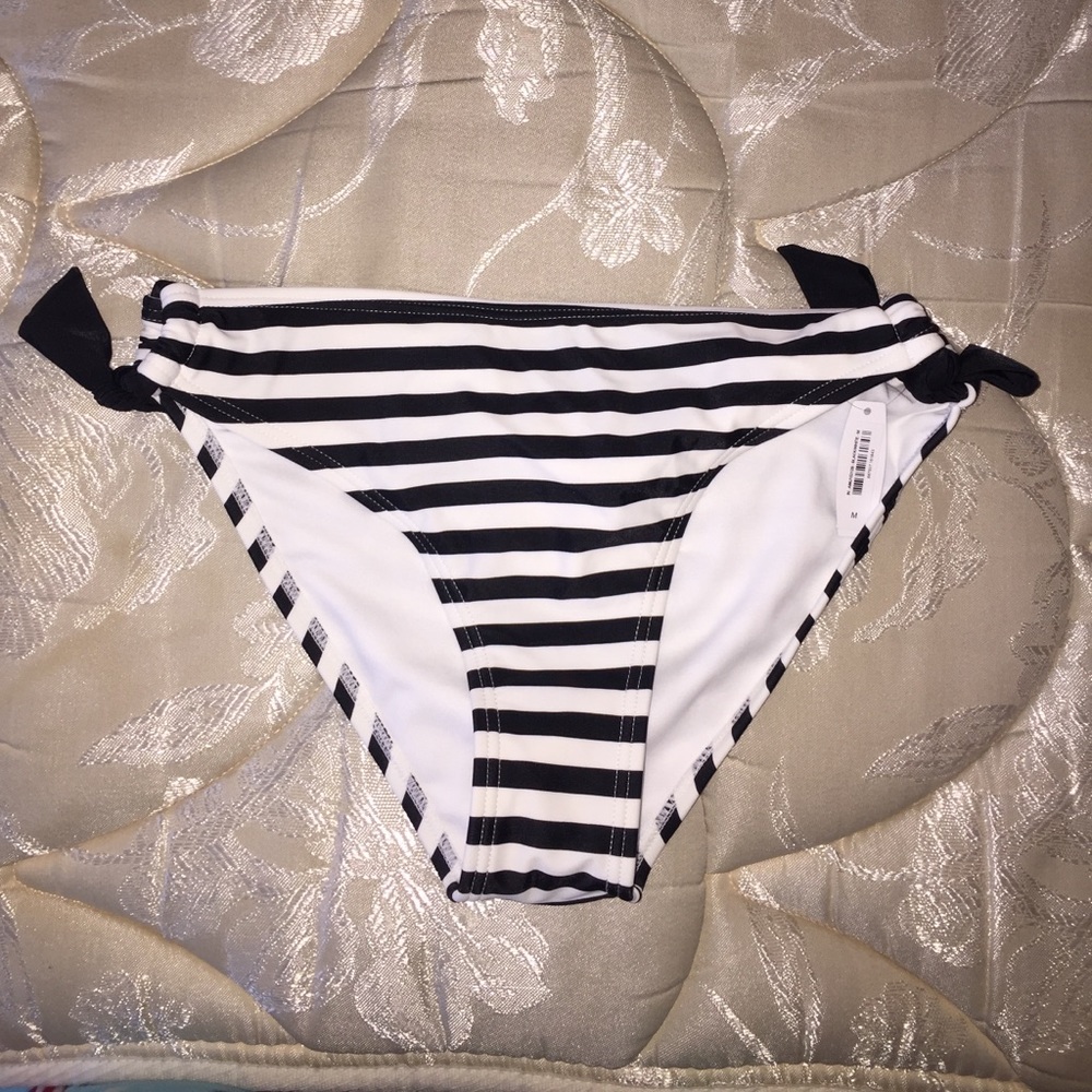 Bathing suite - Picture 2 of 3