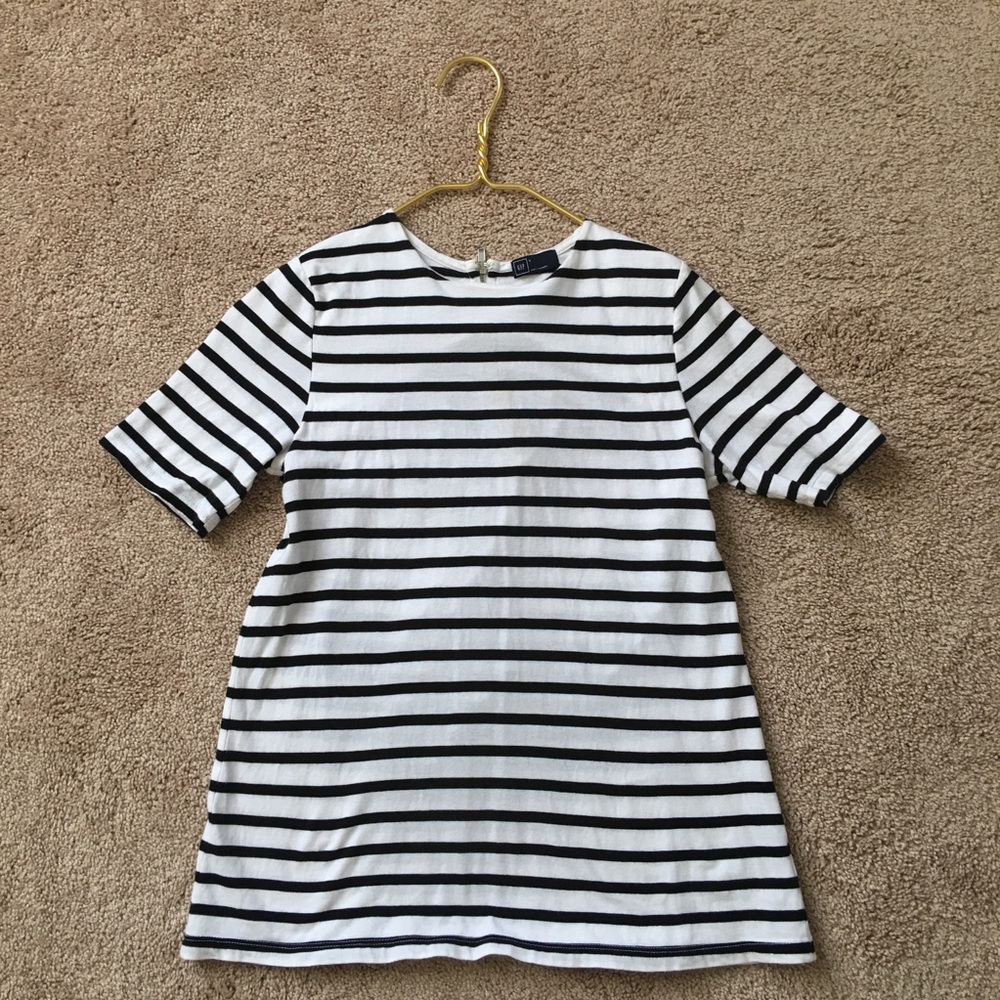 GAP crewneck striped exposed back zipper tee