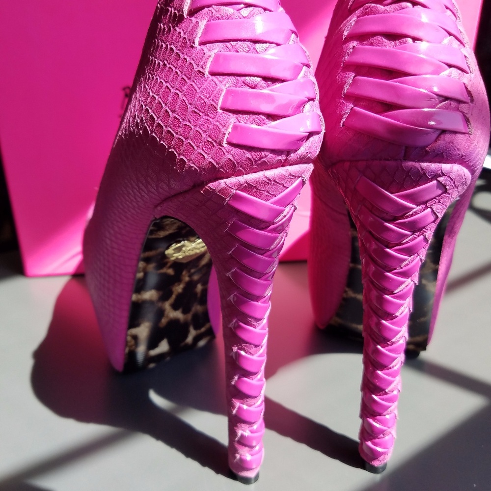 Betsey Johnson Bethanii Fuschia