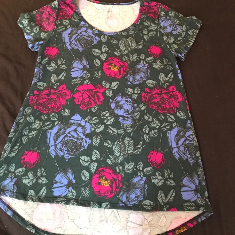 LulaRoe small Tshirt
