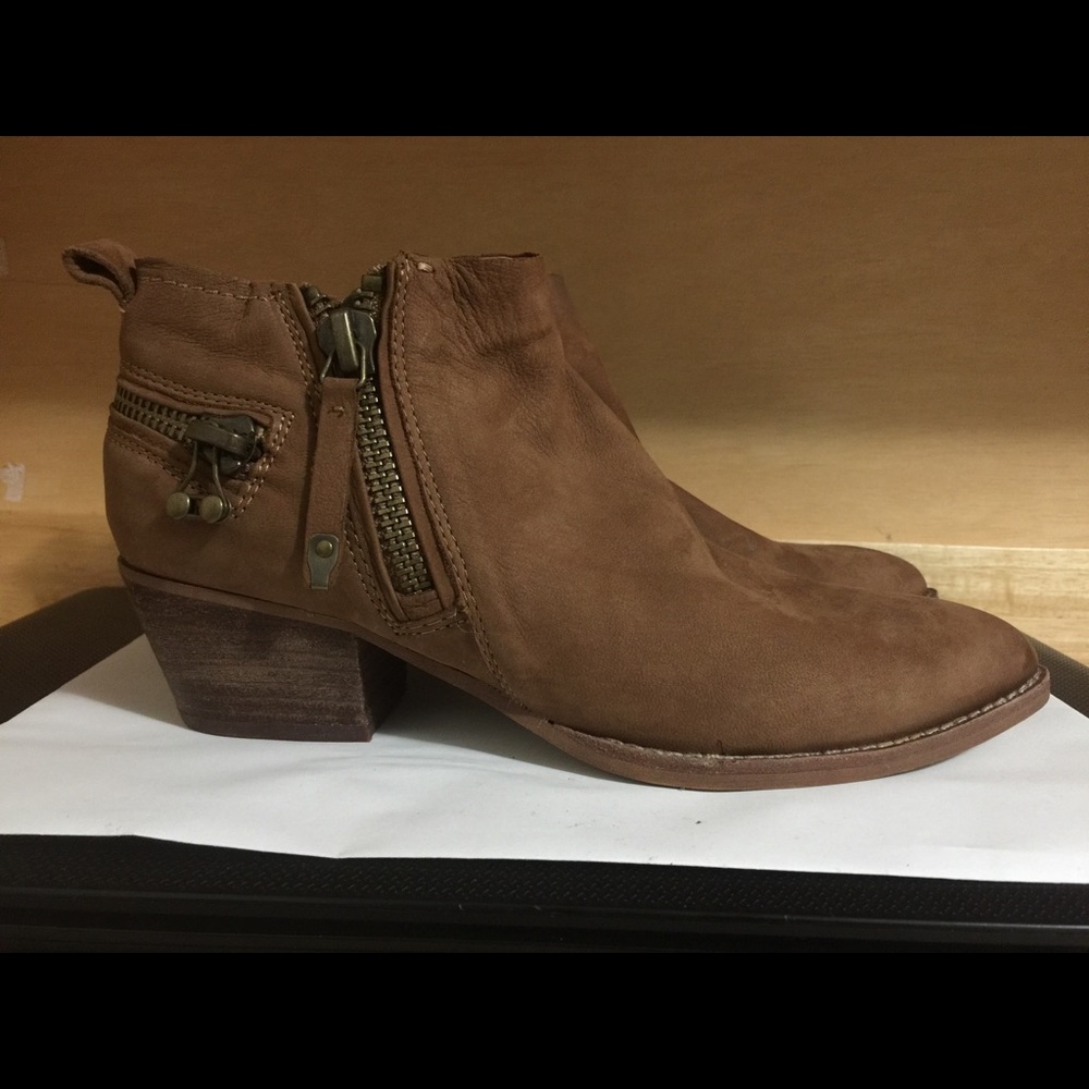 Dolce Vita zip booties