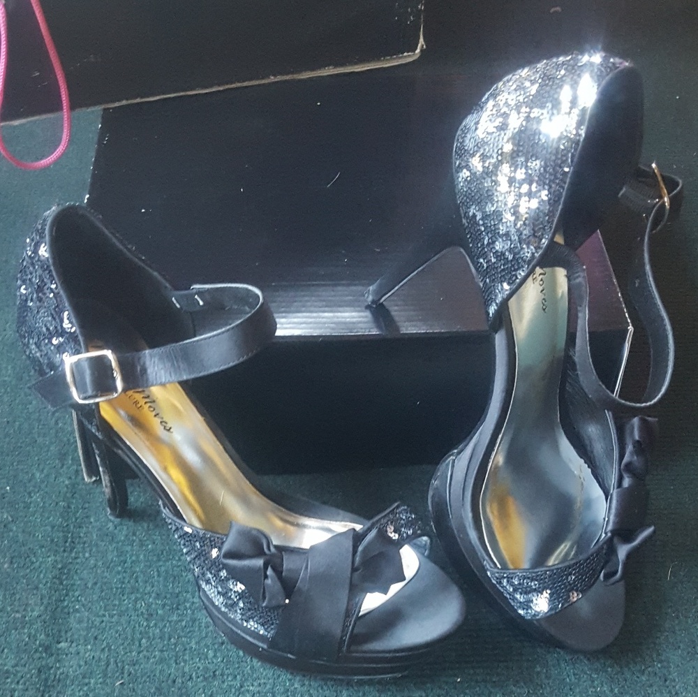 Night moves by Allure moonbeam size 9m heels