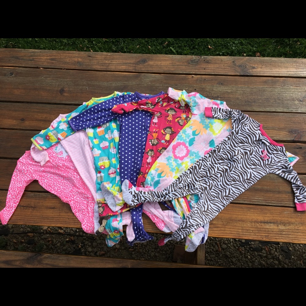 (7) Carter's sz 24 months "lghtweight" footie pj's