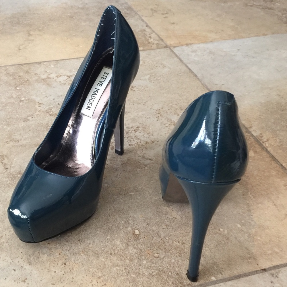 Steve Madden shiny look 5.5 " heels size 6.5