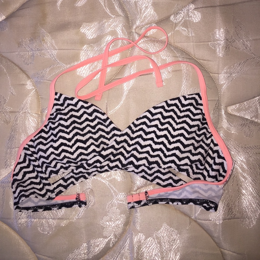 Bathing suite - Picture 3 of 3