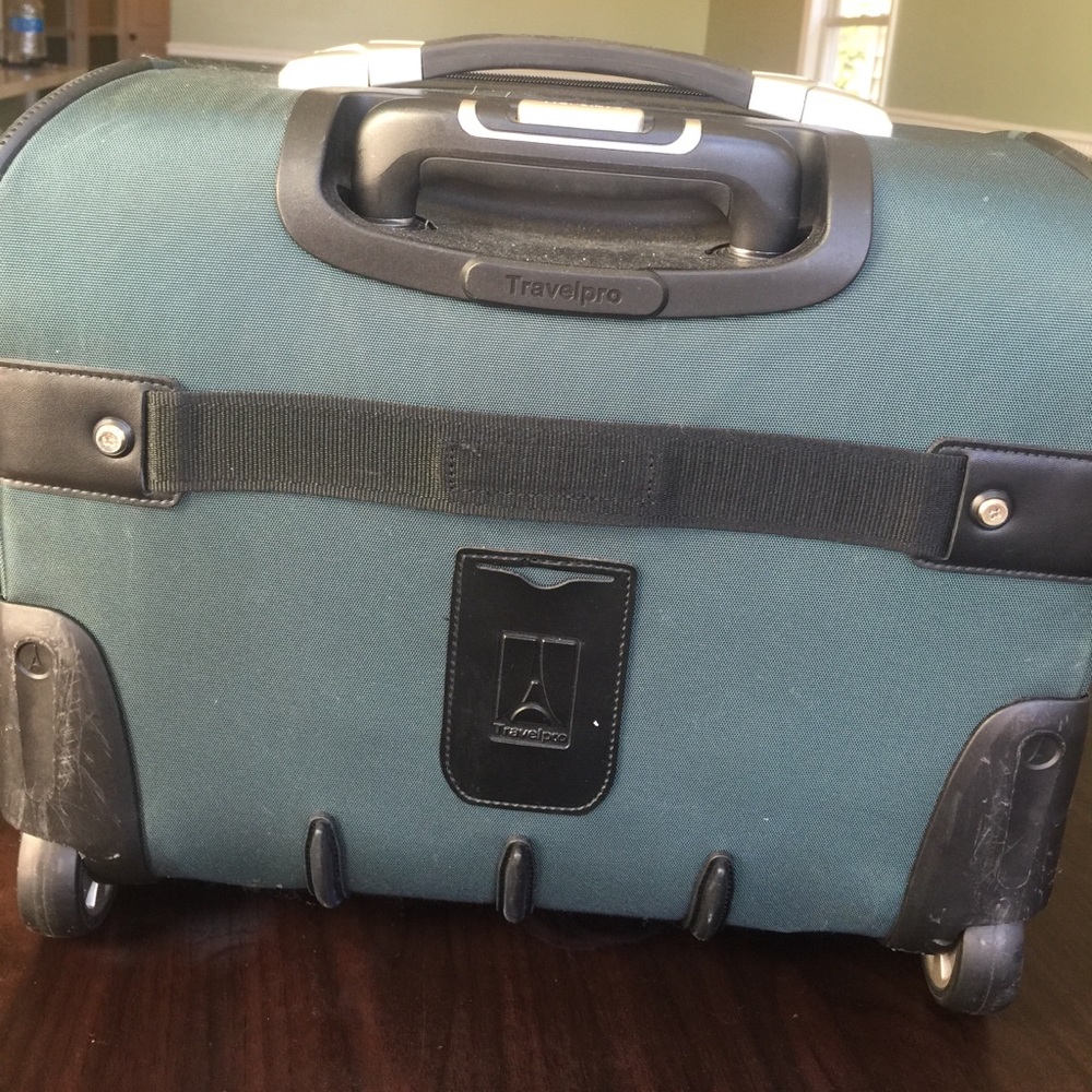 Travelpro  suitcase - Picture 4 of 5
