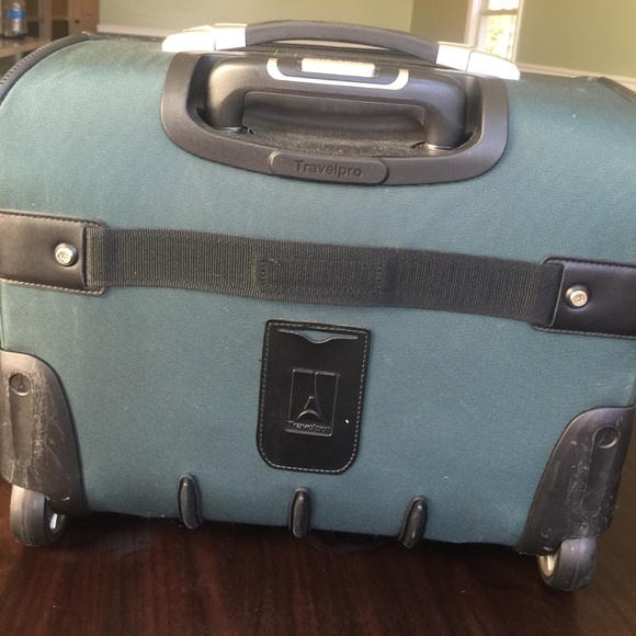 Travelpro suitcase - Picture 4 of 5