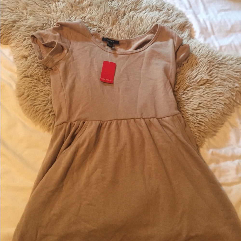 💥NWT Forever 21 tan pocket dress