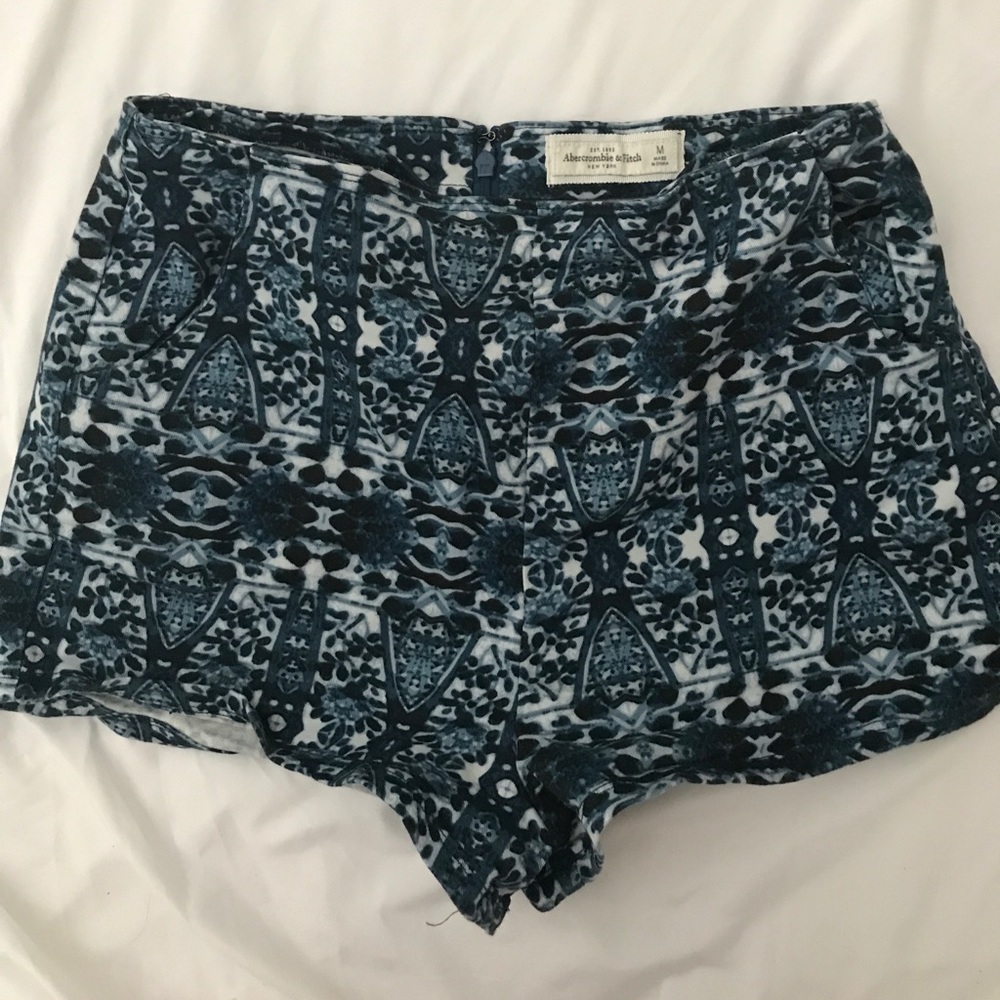 ✨Abercrombie & Fitch Vintage Pattern Shorts