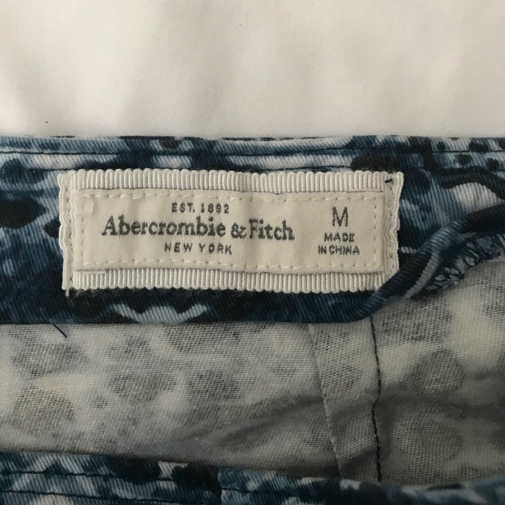 ✨Abercrombie & Fitch Vintage Pattern Shorts - Picture 3 of 3