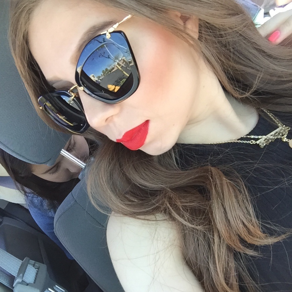 Meet your Posher, Alma