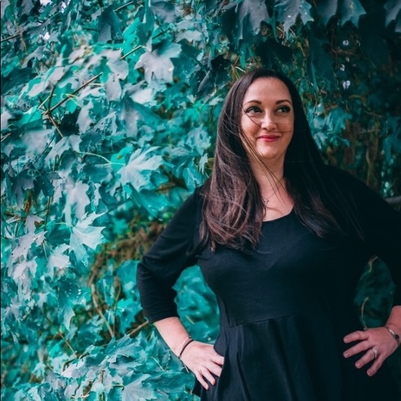 Meet your Posher, Kristina - Picture 2 of 5