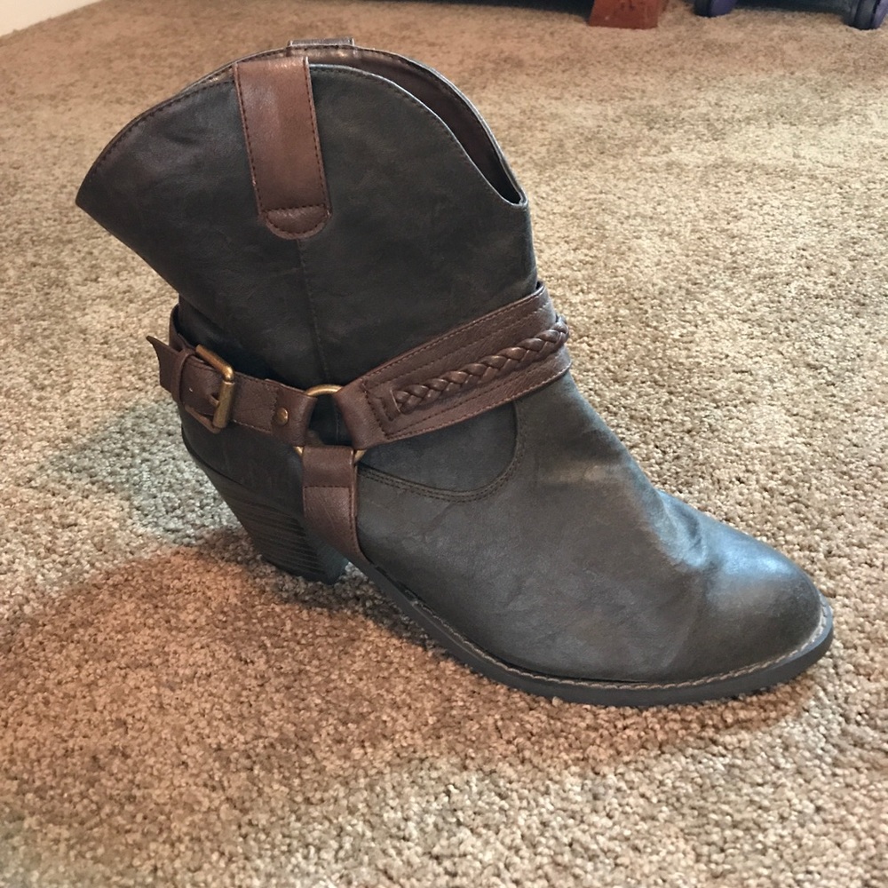 Brown ankle "cowgirl" boots