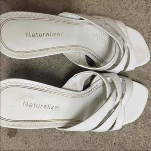 Naturalize white sandal with heel - 6