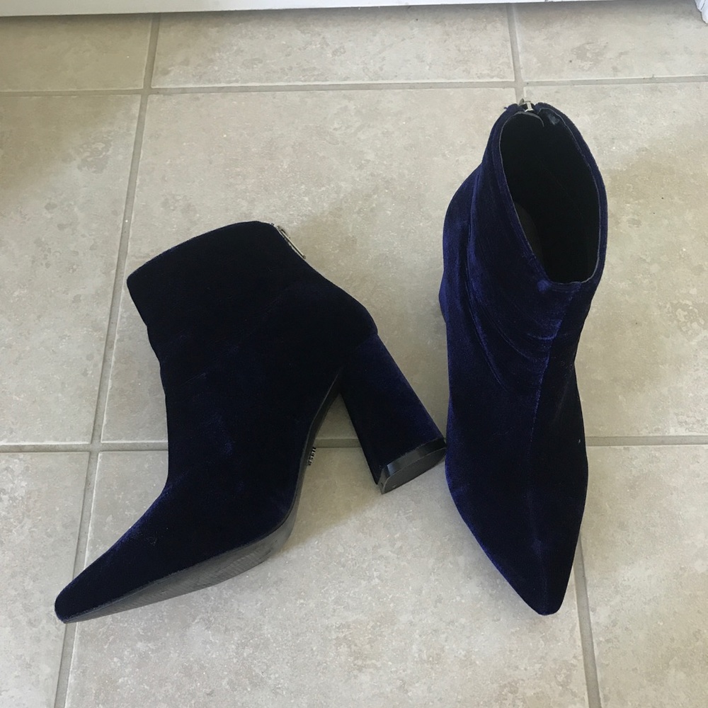 Blue velvet ankle boot