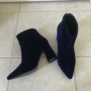 Blue velvet ankle boot