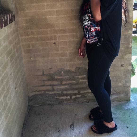 Black Fur Slides - Picture 4 of 4