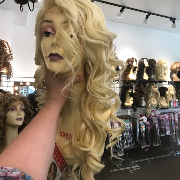 Platinum Swisslace Lacefront wig - Picture 3 of 8