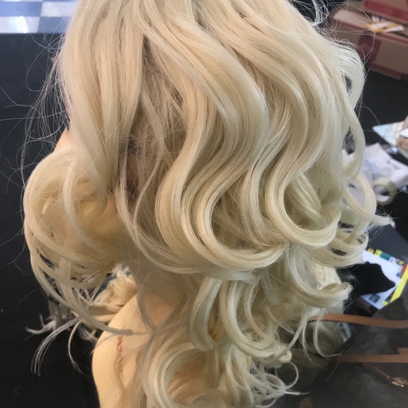 Platinum Swisslace Lacefront wig - Picture 6 of 8
