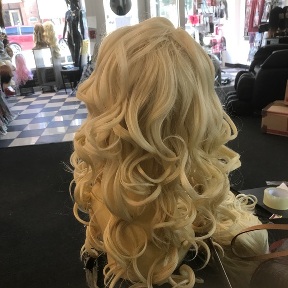 Platinum Swisslace Lacefront wig - Picture 7 of 8