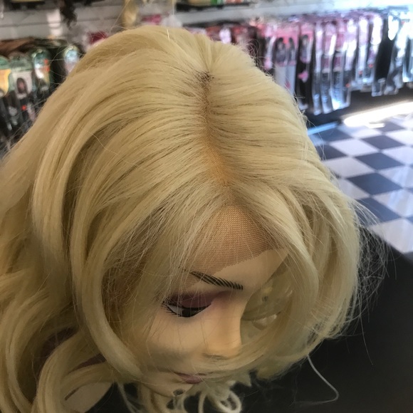 Platinum Swisslace Lacefront wig - Picture 8 of 8