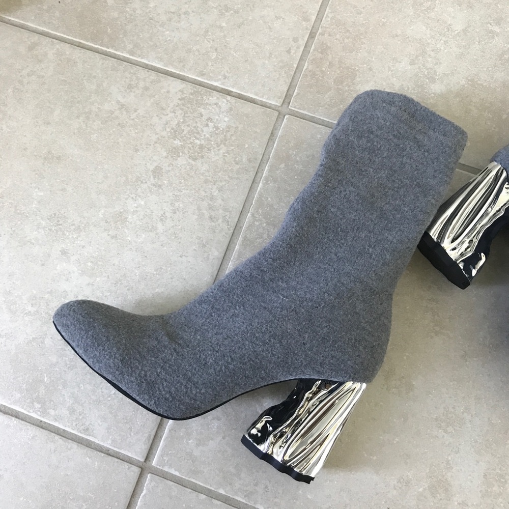 Unique fabric sock boot