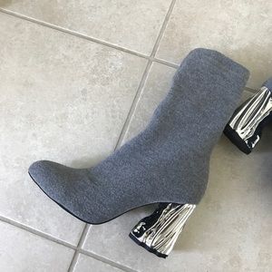 Unique fabric sock boot