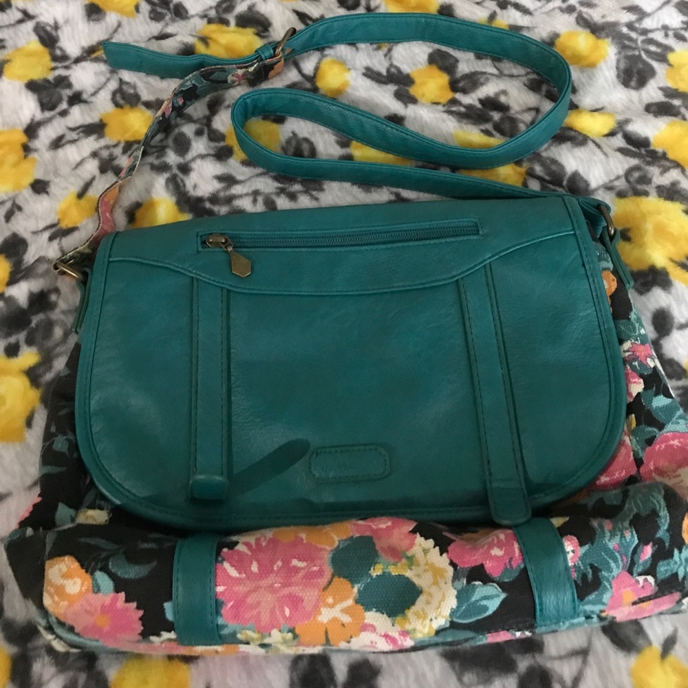 Super cute used Volcom bag in great condition