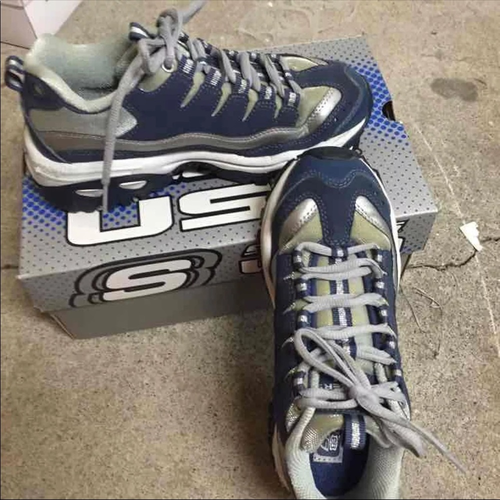 Sketcher tennis shoe size 7