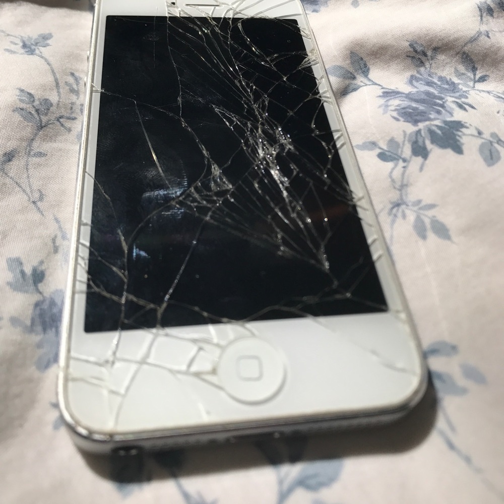 iPhone 5 - Picture 2 of 2