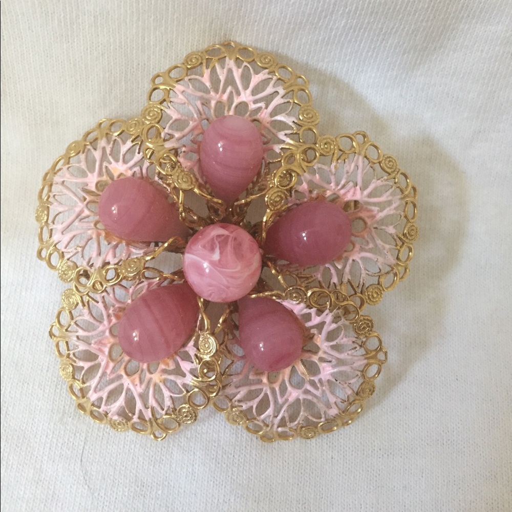 Vintage pink/gold flower pin