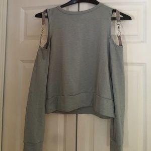 Grey sweatshirt super cute !