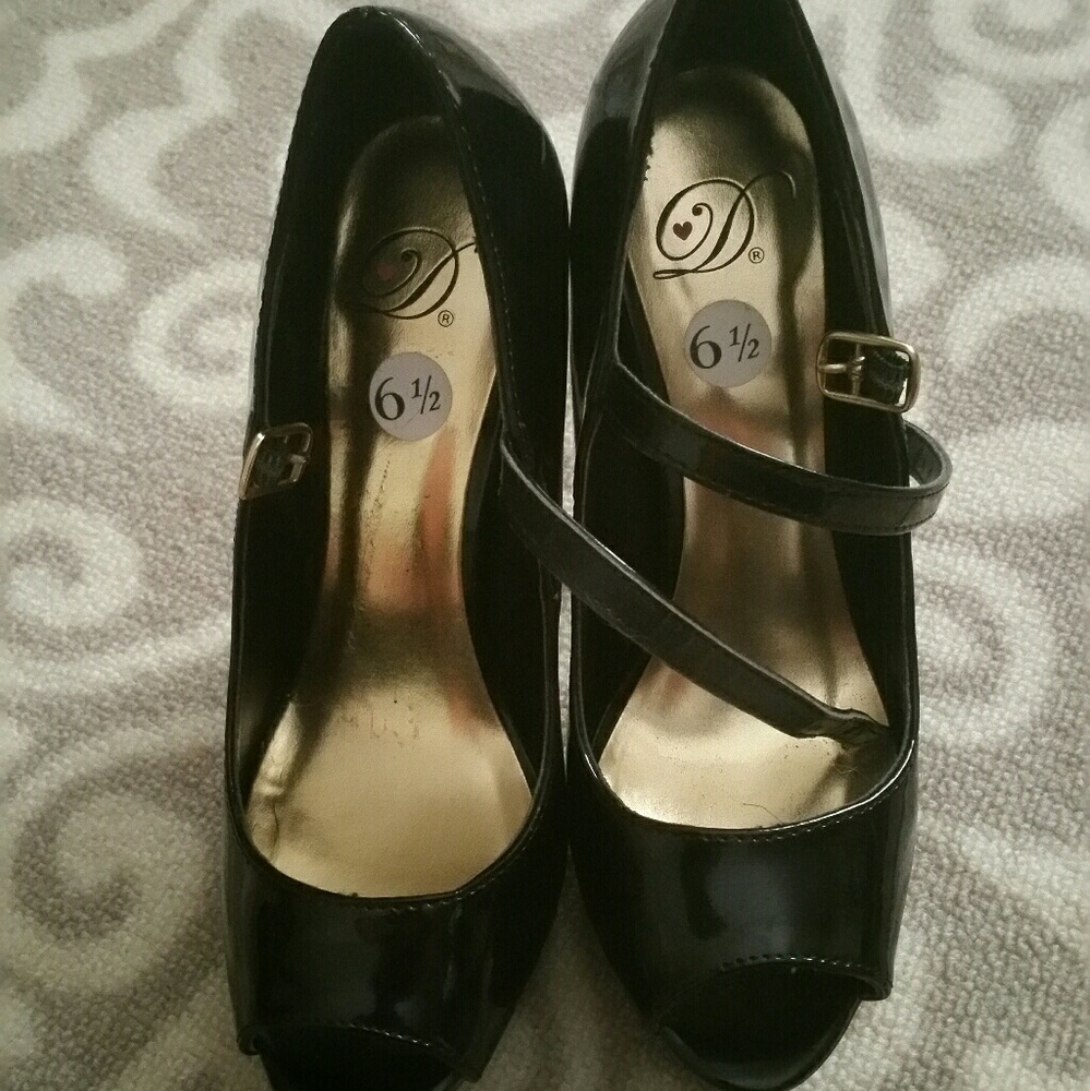 Last chance Black Heels worn once
