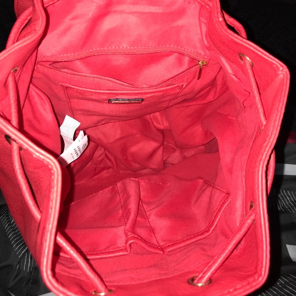 Red backpack - Picture 3 of 4