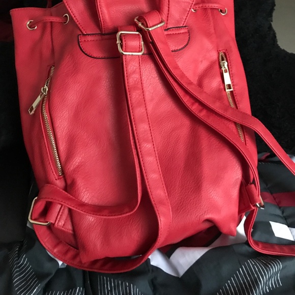 Red backpack - Picture 4 of 4