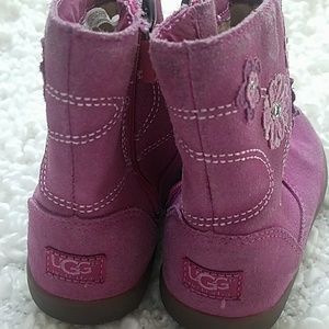 Used toddler size 8 authentic Ugg boots