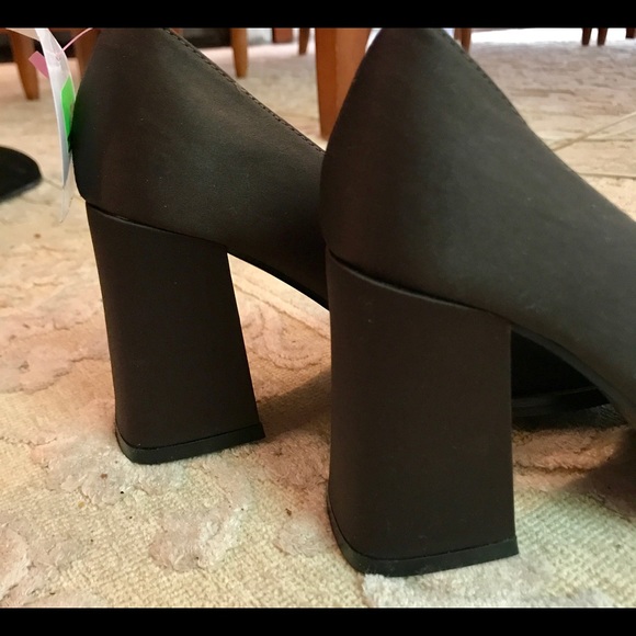 CHINESE LAUNDRY MAN MADE SATIN UPPER PUMP RND TOE - Picture 3 of 8