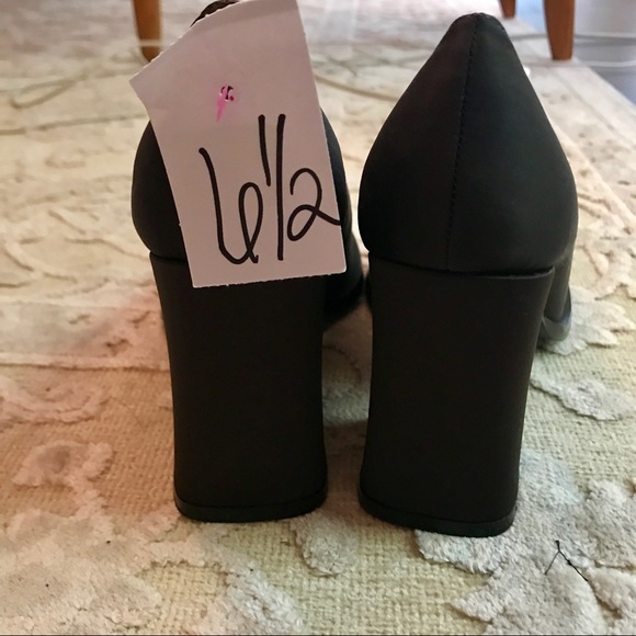 CHINESE LAUNDRY MAN MADE SATIN UPPER PUMP RND TOE - Picture 5 of 8