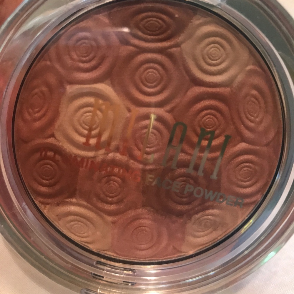 Milani Illuminating Face Powder