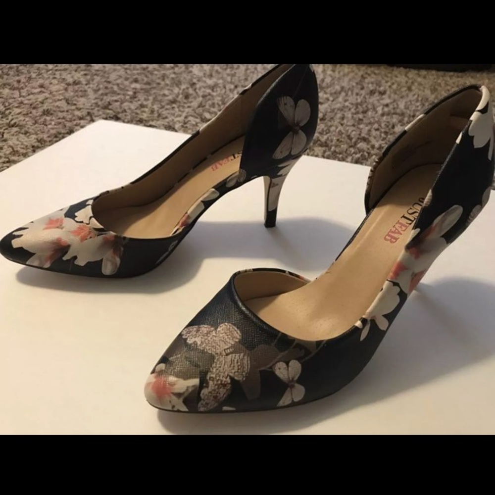 Floral low heels pump shoes Justfab(SOLD)