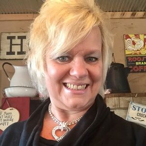 Meet your Posher, Cynthia