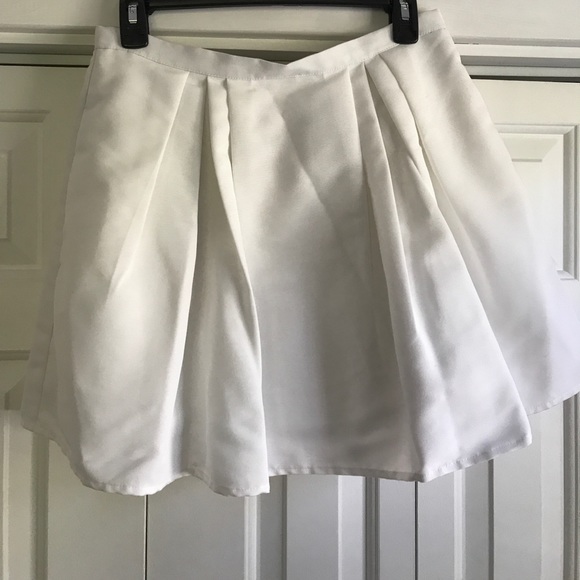 Lace Ivory Crop Top & Skirt Set - Picture 4 of 7