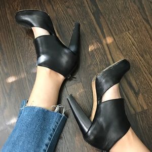 Black Loeffler Randal heels