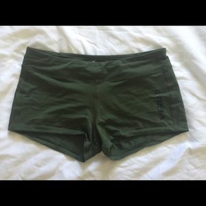 Virus shorts army green size small