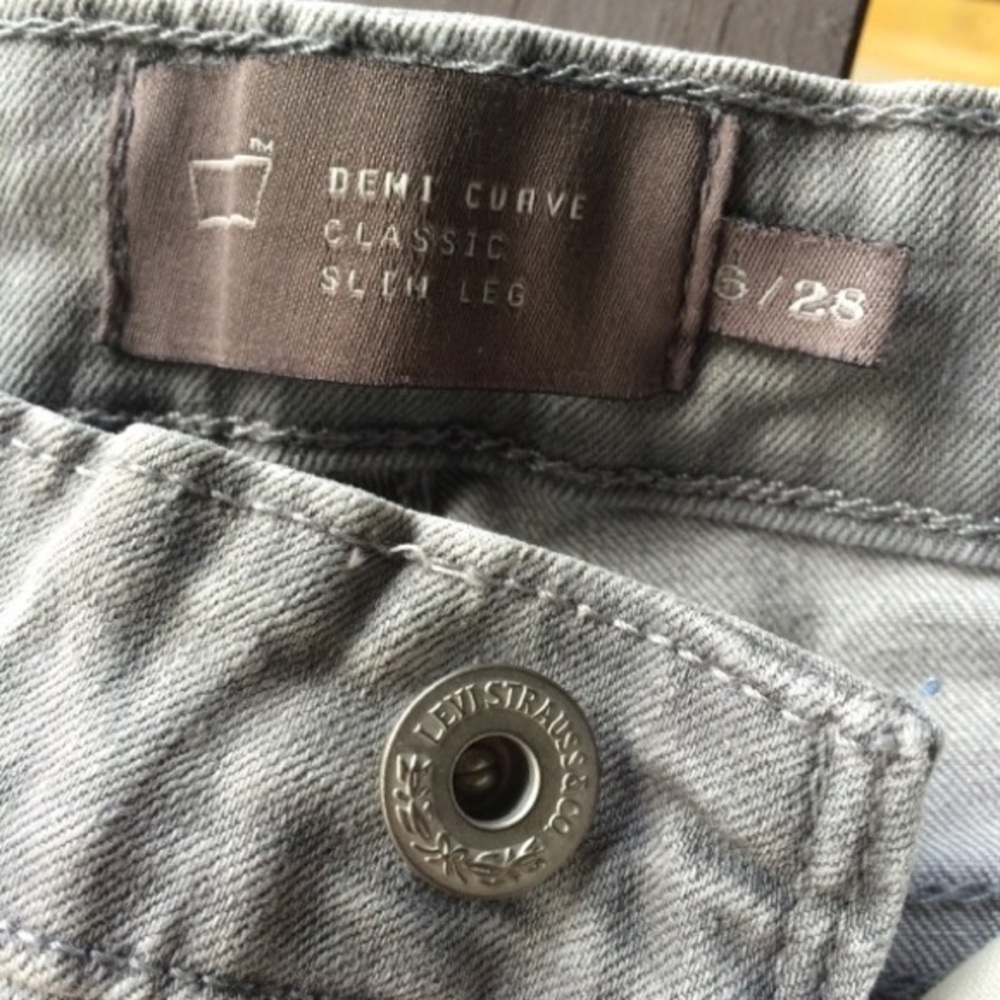 Levi's Classic Jeans - Picture 7 of 7