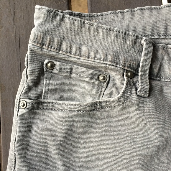 Levi's Classic Jeans - Picture 5 of 7