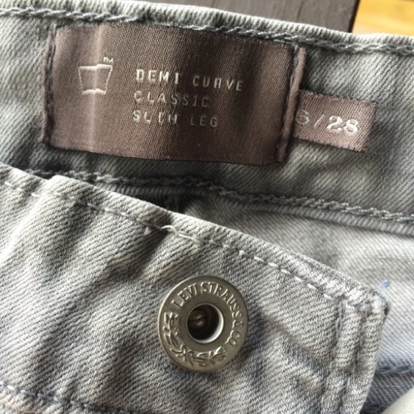 Levi's Classic Jeans - Picture 7 of 7
