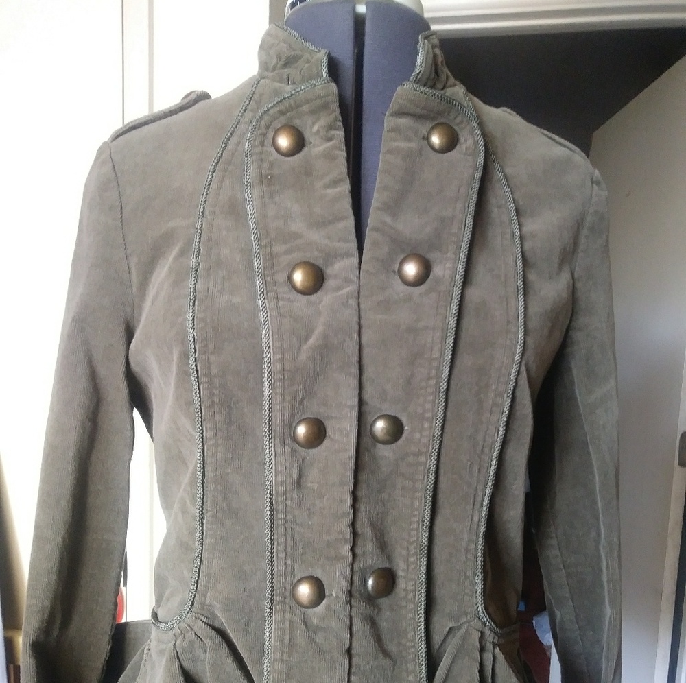 Green vintage style jacket? Back is 20" long