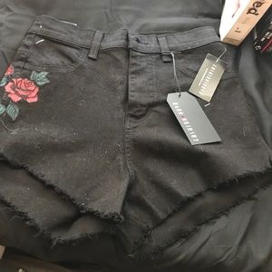 BLACK HIGH WAISTED ROSE JEAN SHORTS